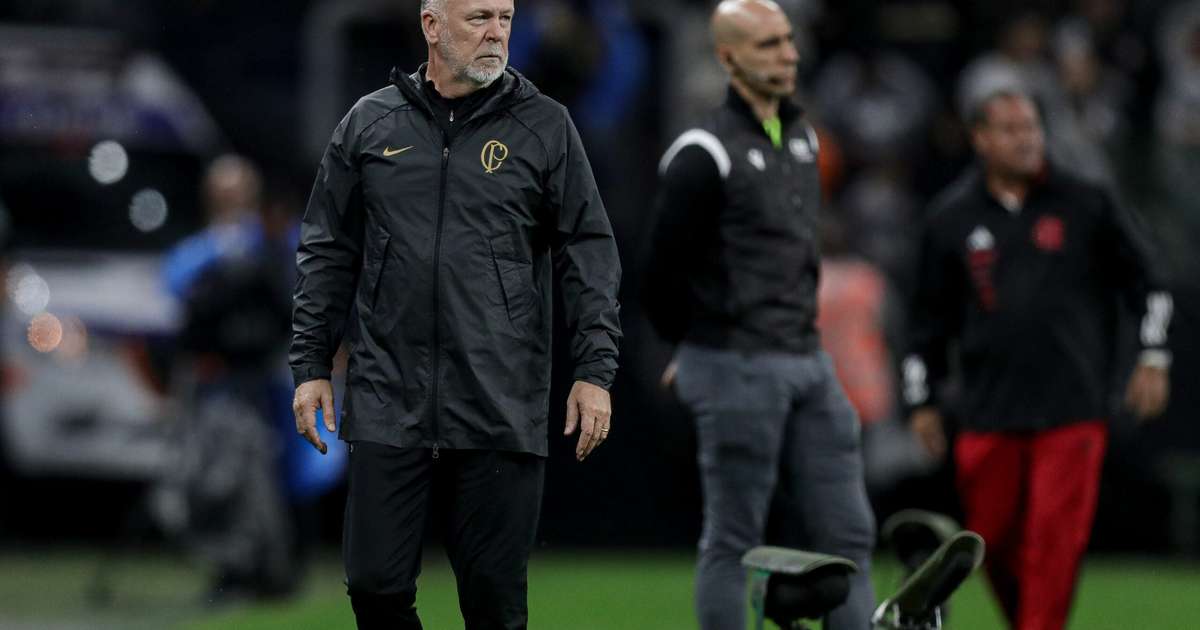 Mano não fica satisfeito com resultado contra o Flamengo e diz que não se fala em rebaixamento no Corinthians