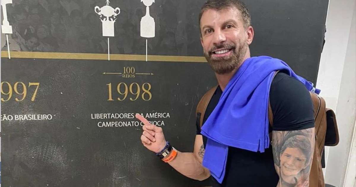 Pedrinho visita CT do Palmeiras em meio à campanha no Vasco