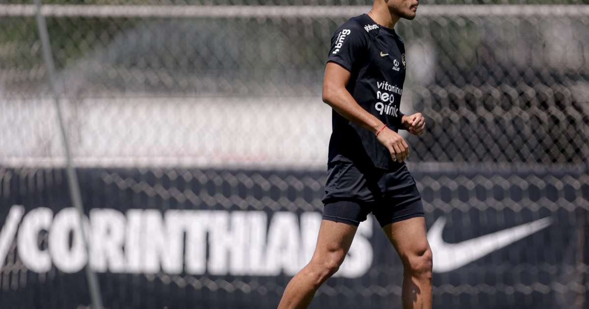 Renato Augusto volta a ser ausência, e Mano tem papo com jogador 