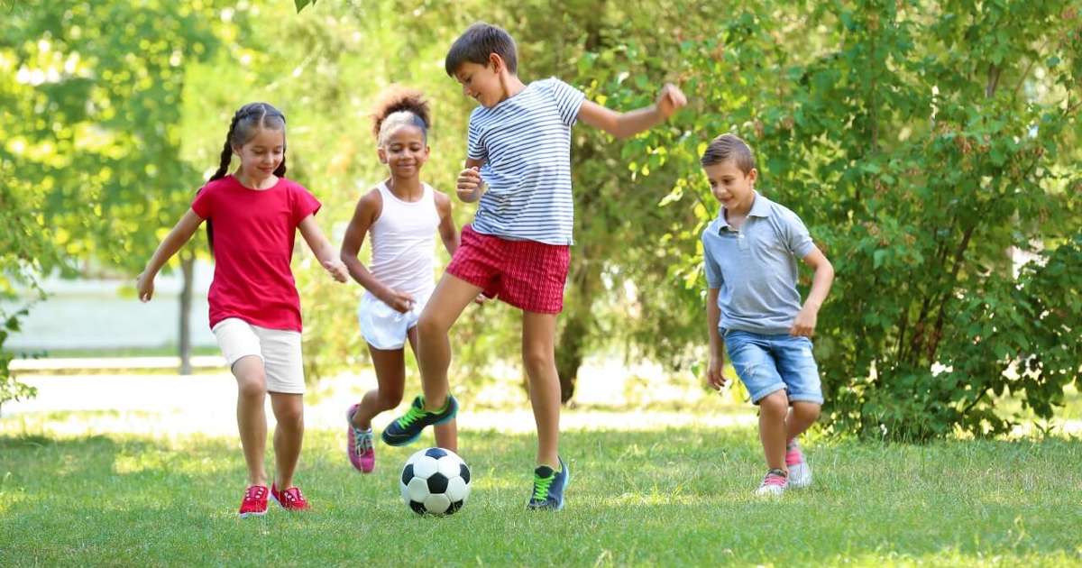 4 benefícios que a prática de esportes oferece para as crianças