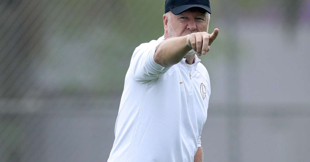 Renato Augusto não treina com o grupo, e Mano esboça escalação titular do Corinthians