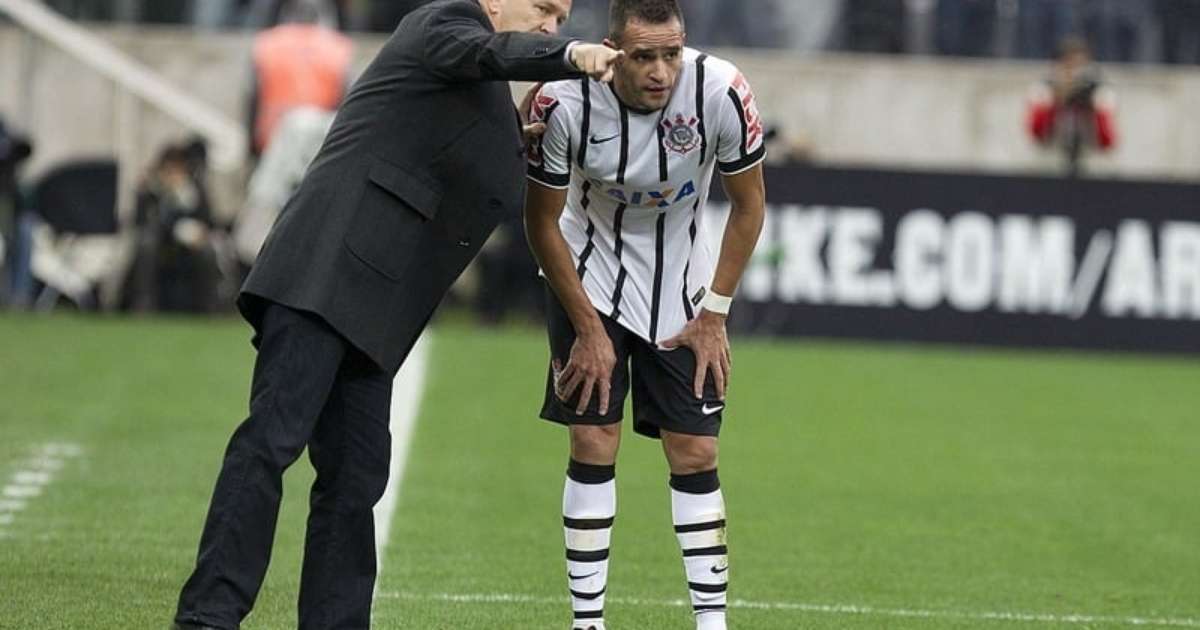 Mano do Mano? Saiba como o treinador pode influenciar na decisão do Corinthians sobre a renovação de Renato Augusto