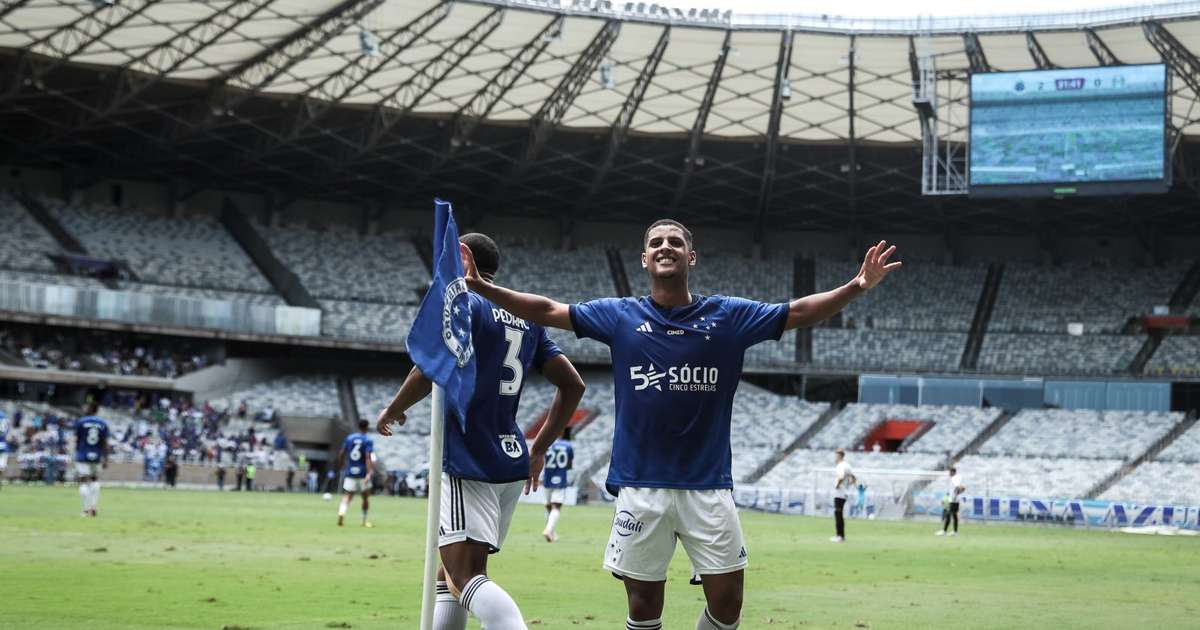 Com título na Copa do Brasil, promessas do sub-20 do Cruzeiro participam de treino junto ao elenco principal