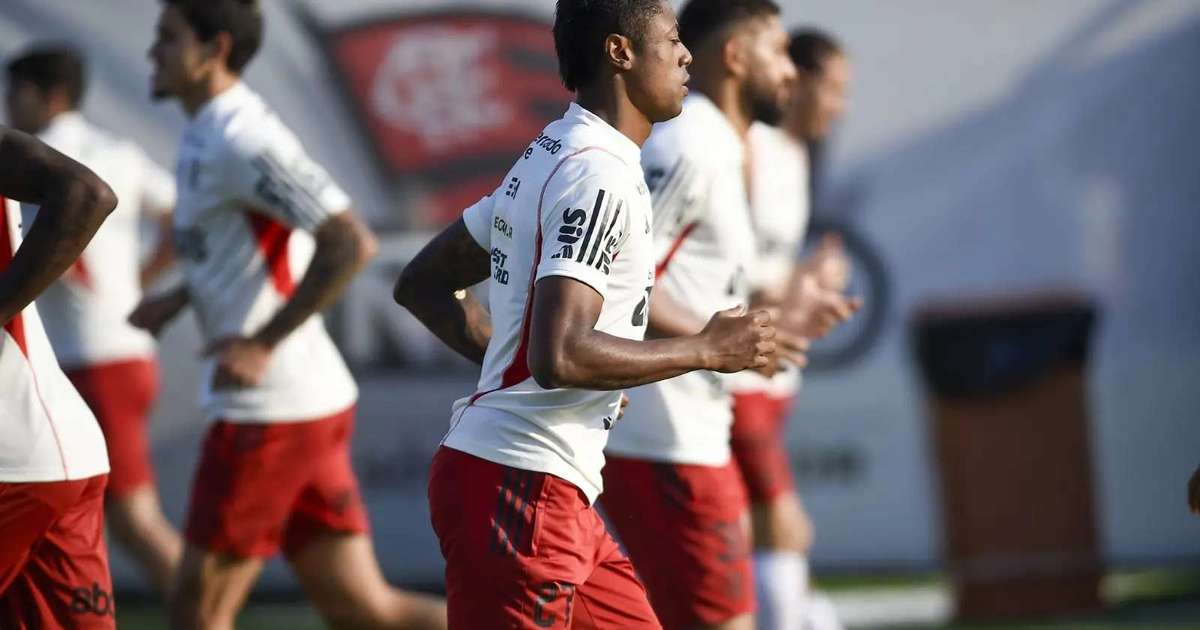 Flamengo segue negociando renovação com Bruno Henrique