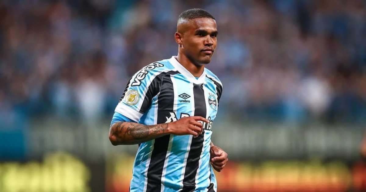 Empresário de Douglas Costa diz que Grêmio segue sem pagar dívida com o jogador