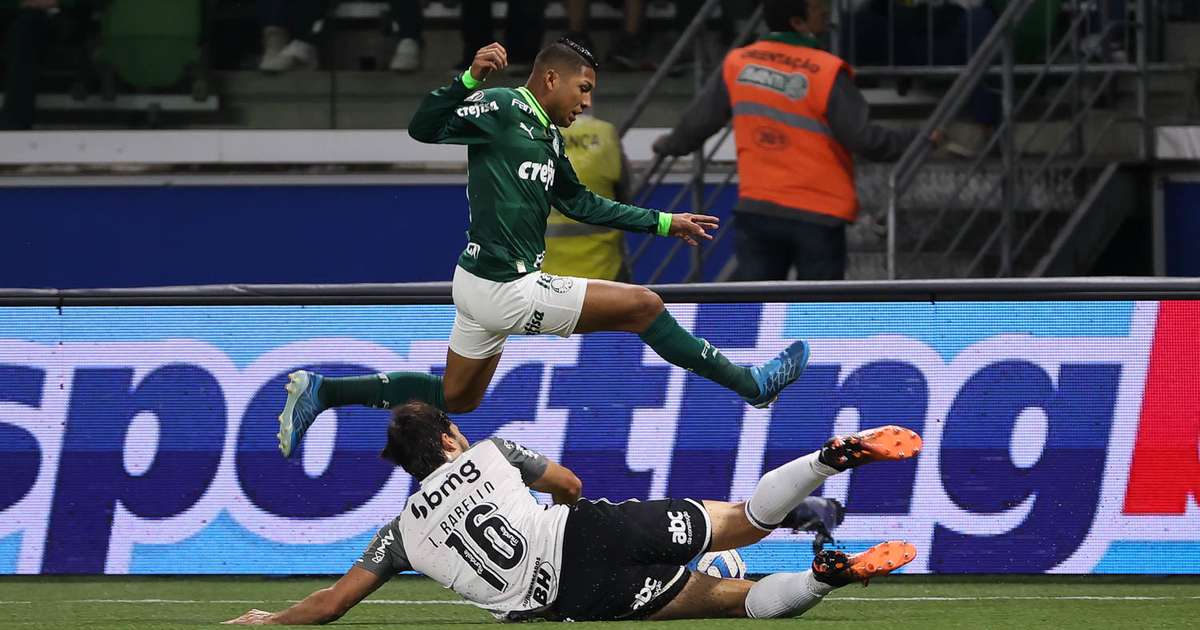 Palmeiras enfreta Atlético-MG em busca de recuperação no Brasileirão