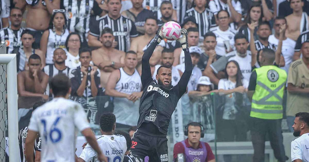 Cruzeiro, graças a um gol contra, vence o Atlético e se afasta do Z4