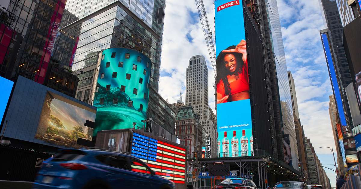 Smirnoff lança campanha inédita em Nova York com IZA, diretamente da