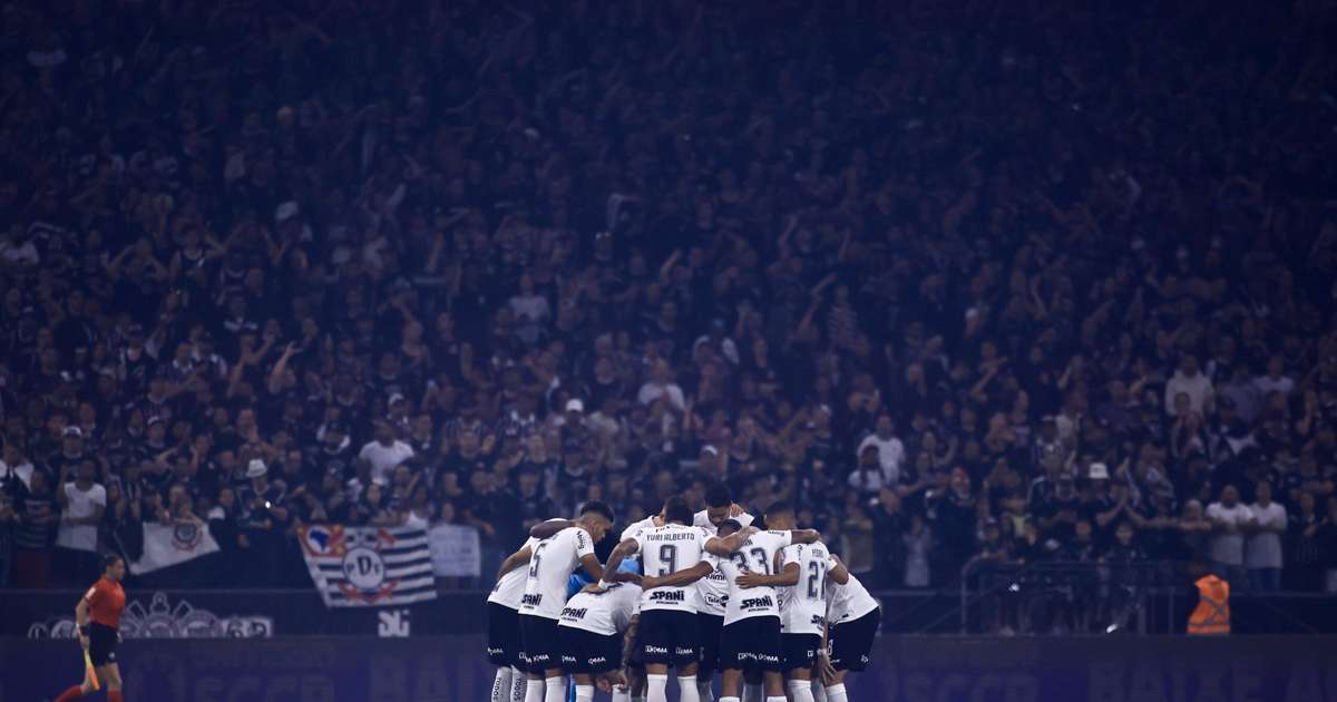 Fagner em nova posição? Saiba os planos de Mano Menezes com o lateral do Corinthians