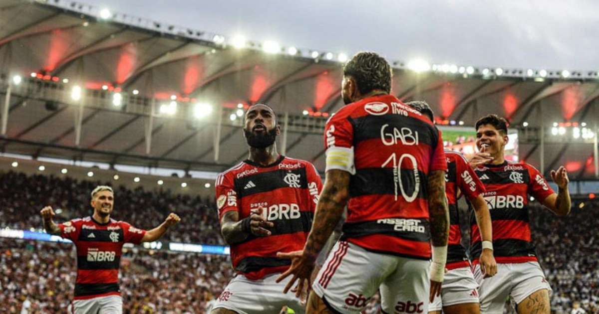 Tite faz discurso após vitória do Flamengo: Vocês são exemplos de educação