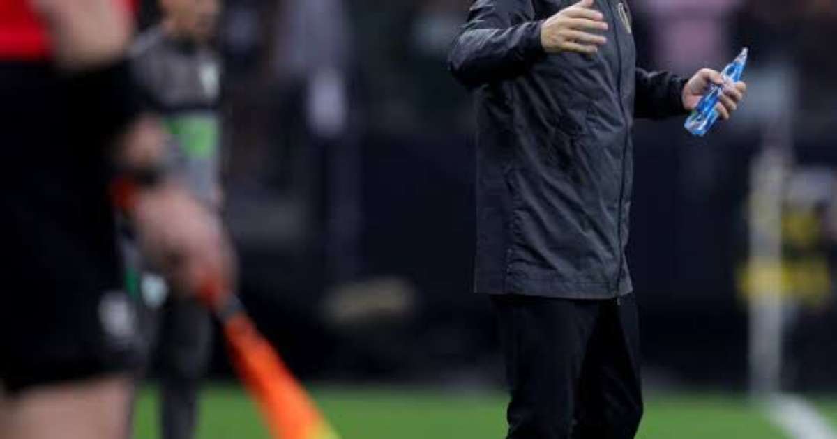 Mano Menezes estipula maneira ideal da equipe jogar para tentar escapar do risco de amargar a queda