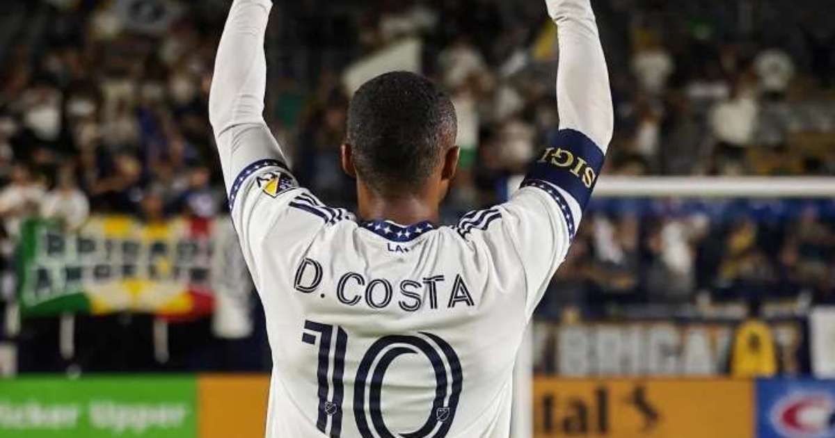 Douglas Costa, ex-Grêmio, acerta saída de time dos Estados Unidos e está livre no mercado