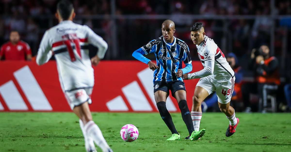 Meio-campista João Araújo celebra estreia no profissional do Grêmio: Inesquecível