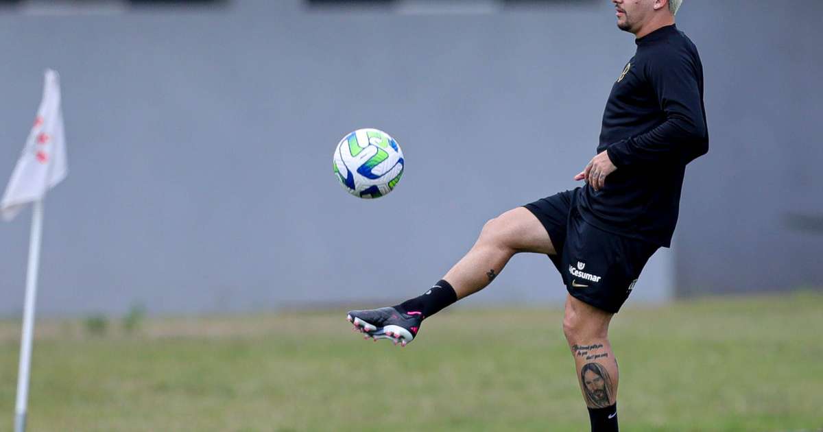 Saídas podem impulsionar projeto do Corinthians para tornar Fagner volante em 2024