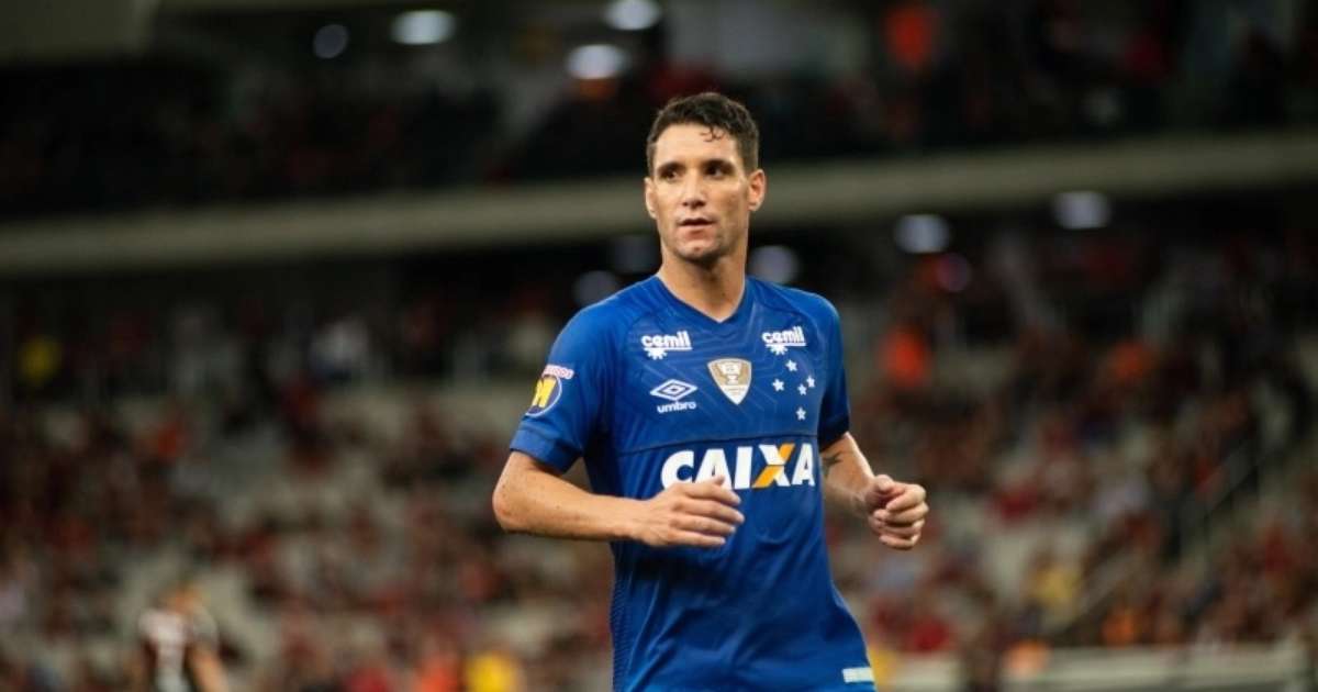 Meia/atacante Thiago Neves anuncia aposentadora