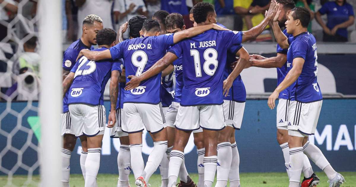 Cruzeiro volta a vencer em casa, faz três contra o Bahia e respira na disputa contra o rebaixamento