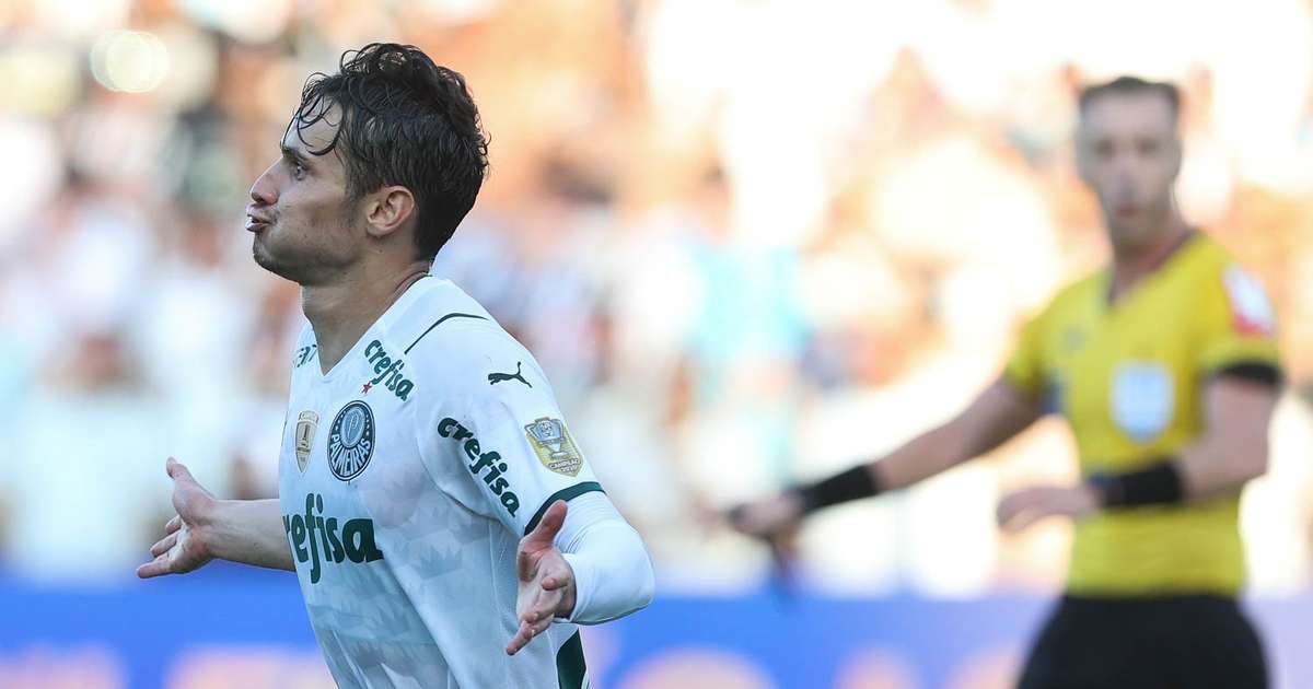 Claus é palmeirense? Relembre cinco jogos em que o Palmeiras foi prejudicado pelo árbitro