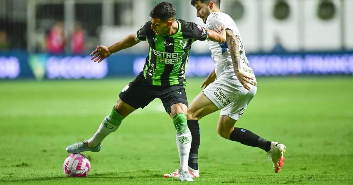 Em jogo de três viradas e sete gols, Grêmio vence o América-MG e volta ao G4 do Brasileirão