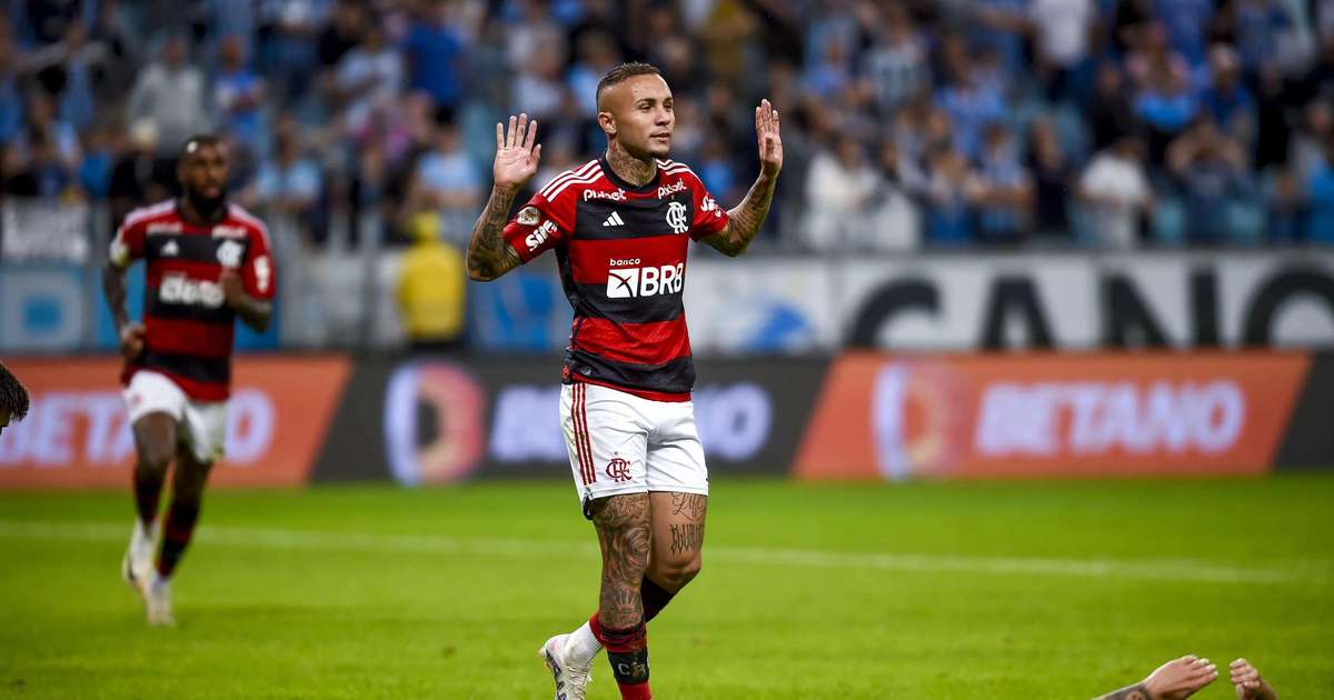 Cebolinha e Luiz Araújo pressionam craques badalados do Flamengo