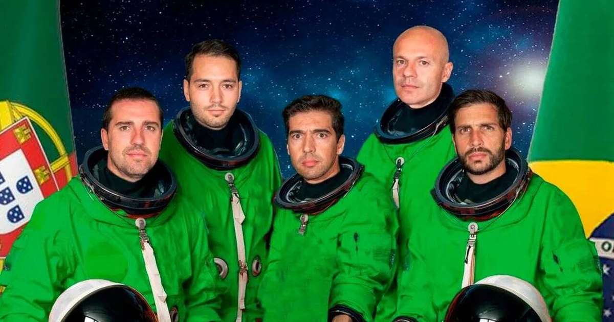 Abel surge de astronauta para celebrar os três anos de Palmeiras: 