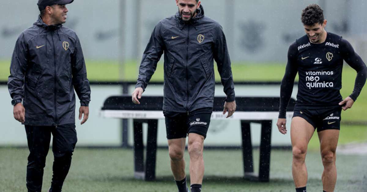 Renato Augusto quer renovar com Corinthians, mas aguarda clube