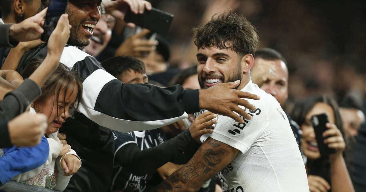 Corinthians bate o Athletico e mantém série invicta no Brasileirão