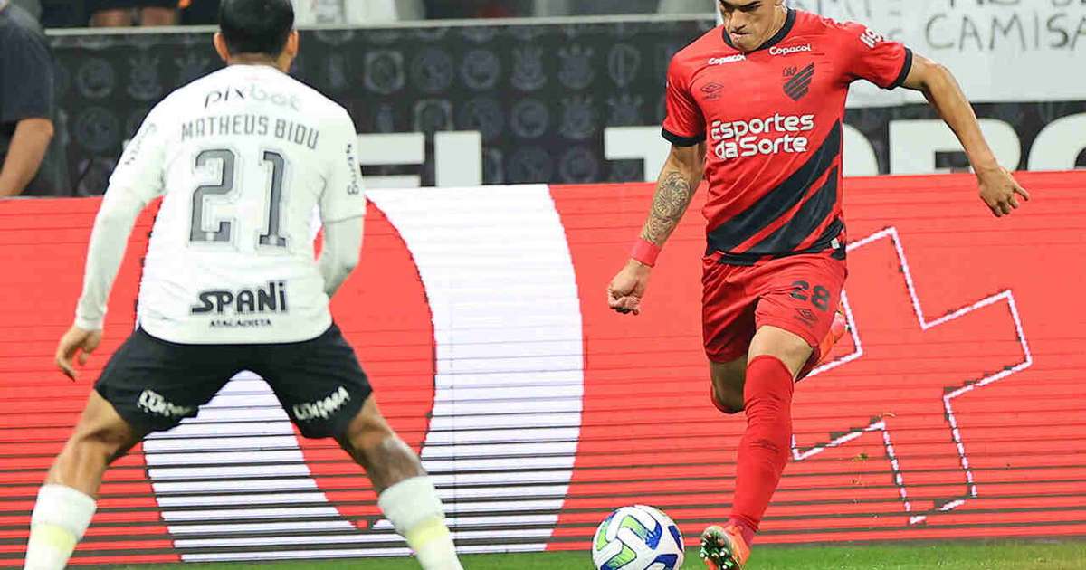 Pênalti? Bidu comenta lance polêmico e faz balanço sobre primeira temporada no Corinthians