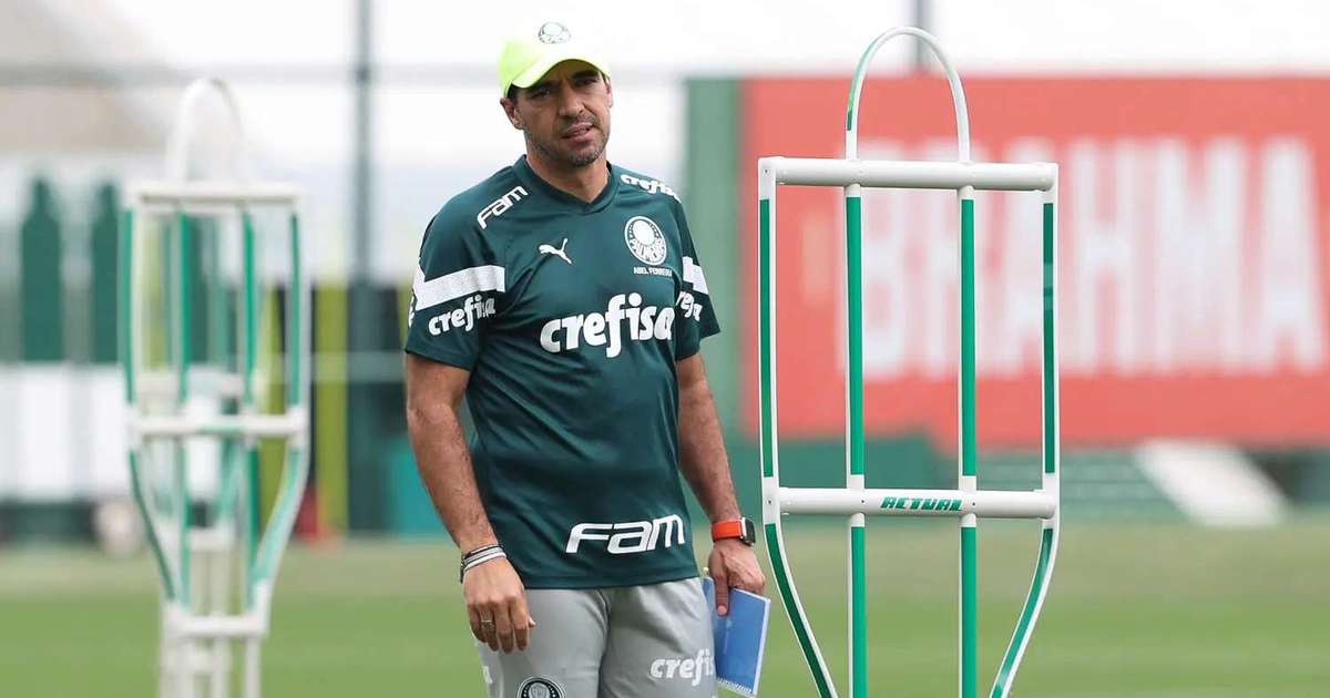 E agora? Abel tem dúvidas para escalar defesa do Palmeiras sem Gómez e Murilo; veja opções