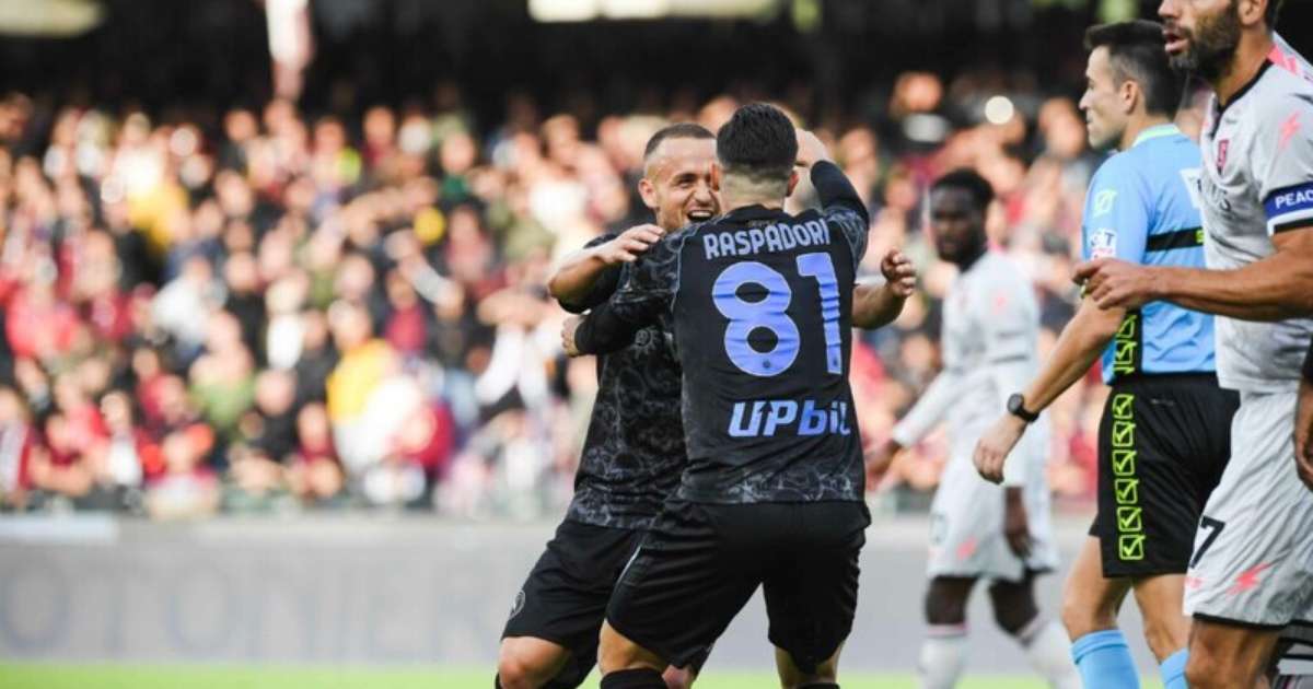 Napoli vence e se mantém na liderança da Série A da Itália; Catanzaro  retorna à Série B - Comunità Italiana