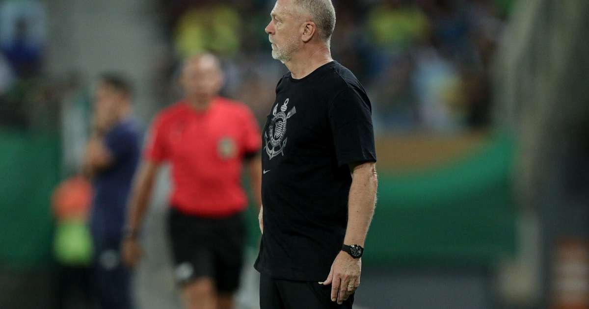 Mano Menezes defende 