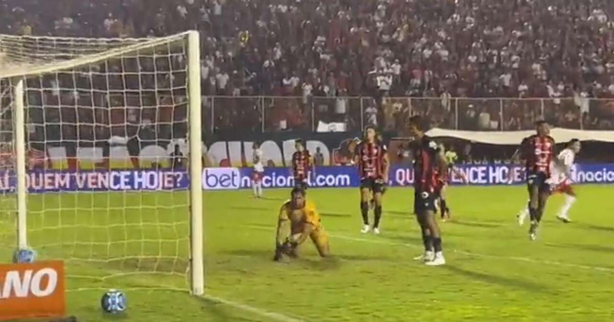 Vitória apenas empata com o Vila Nova e tem acesso adiado