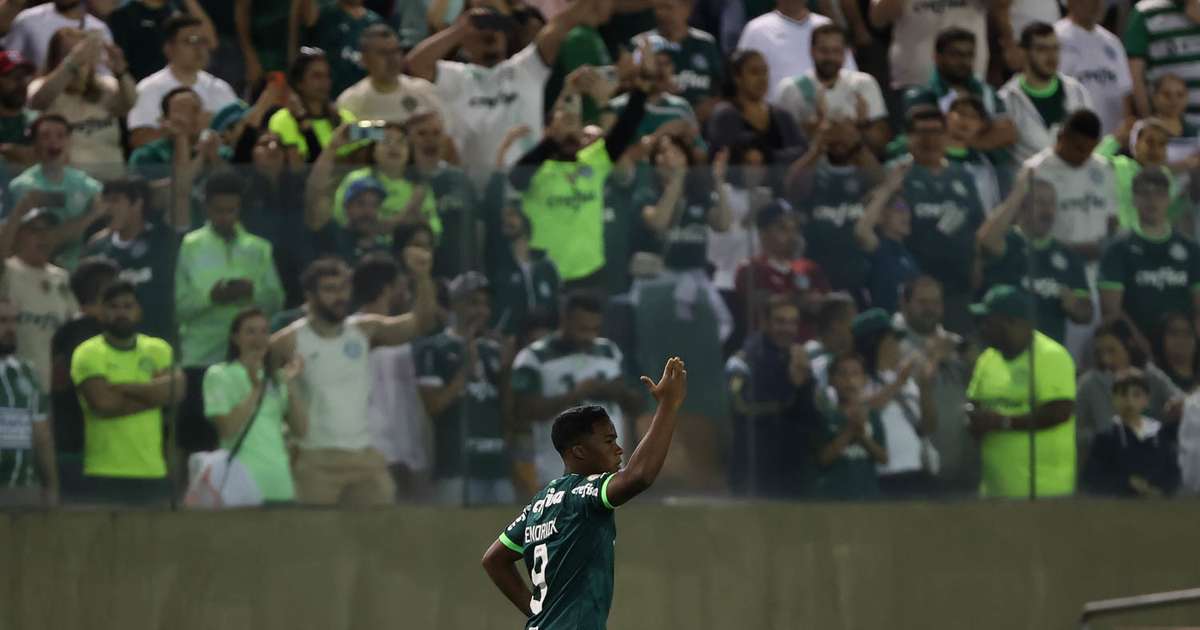 Palmeiras vence Athletico, chega à quinta vitória seguida e empata em pontos na liderança