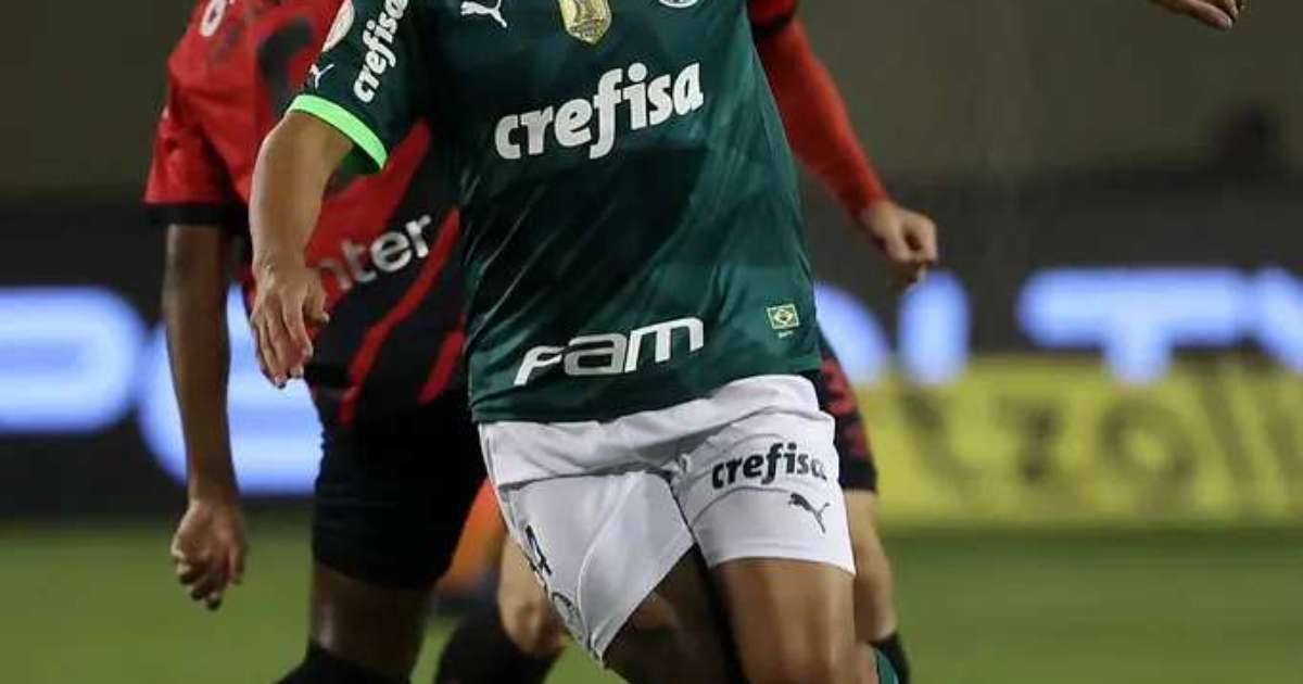 Naves celebra oportunidade contra o Athletico-PR e comenta trabalho ao lado dos zagueiros do Palmeiras