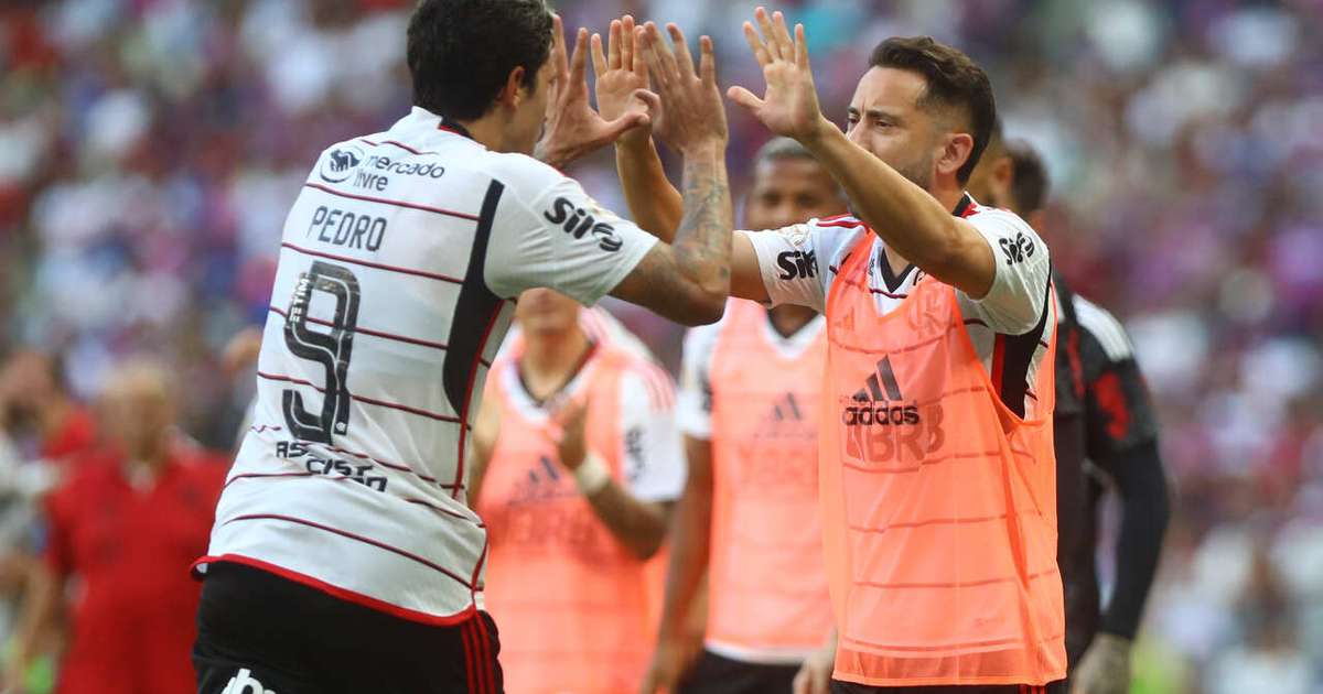 Triunfo do Flamengo tem cobrança de Everton Ribeiro e pedido de Tite: Jogar com alegria