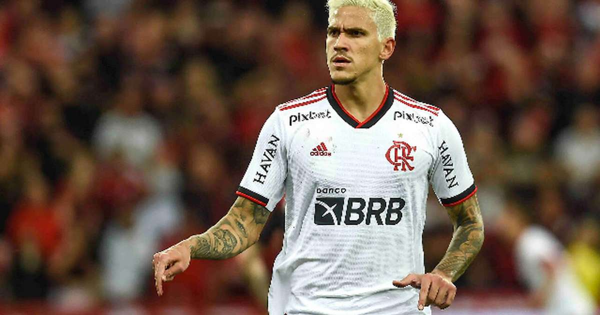Pedro brinca sobre cumprimento de Tite: Deu um porradão