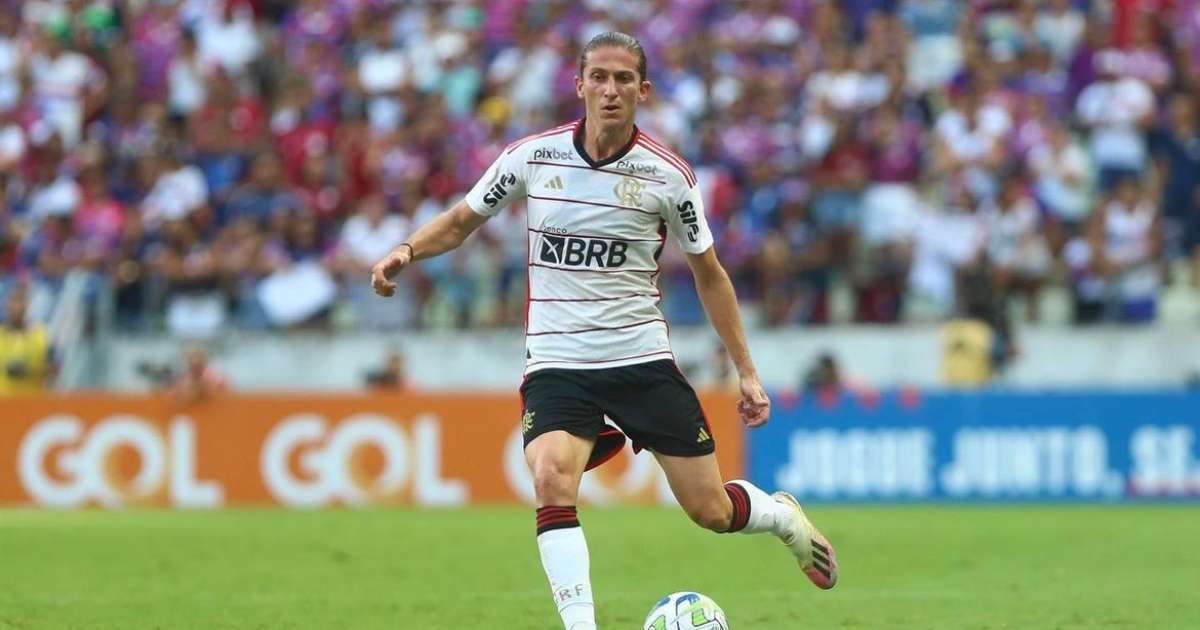 Filipe Luís volta a se destacar pelo Flamengo após quase três meses na reserva