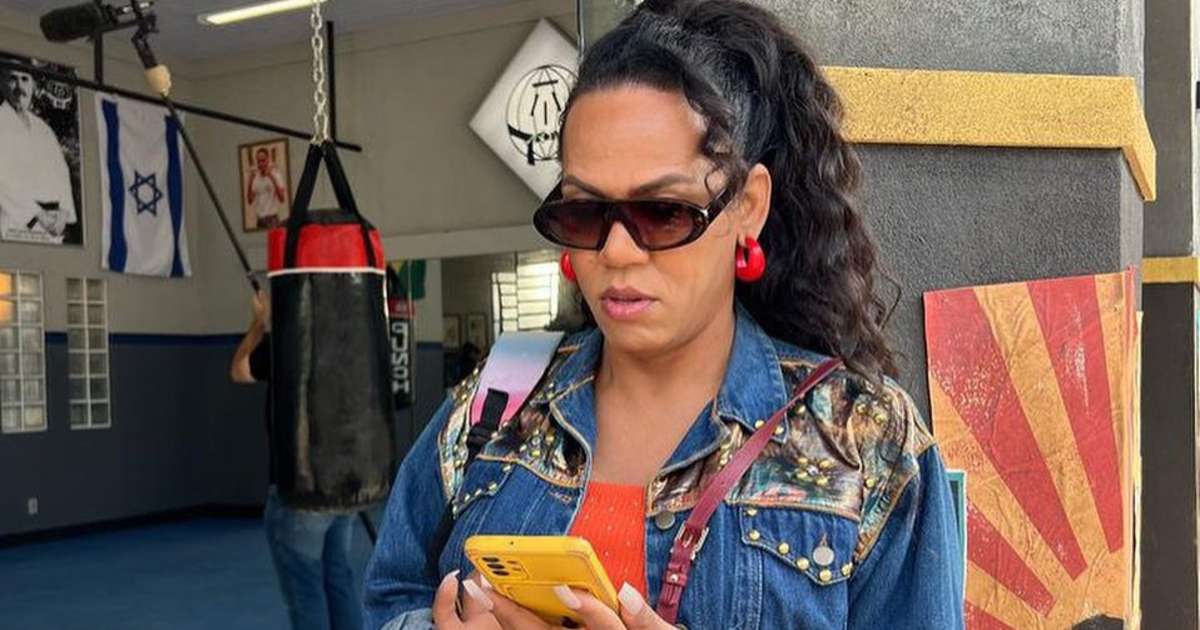 Valéria Barcellos adia espetáculo após ser impedida de usar banheiro  feminino em evento