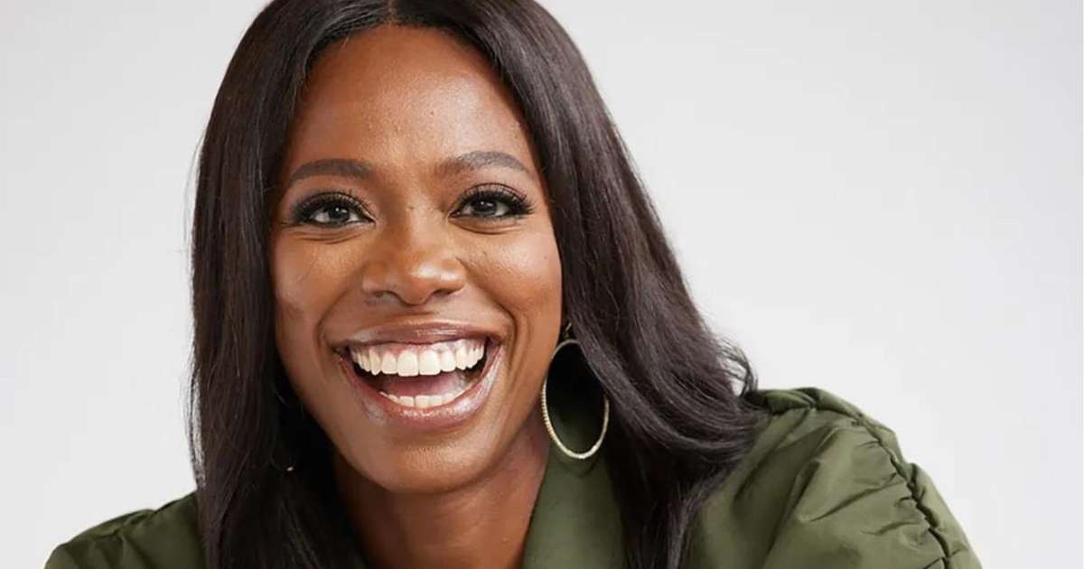 Atriz famosa de 39 anos revela que é virgem e surpreende a web