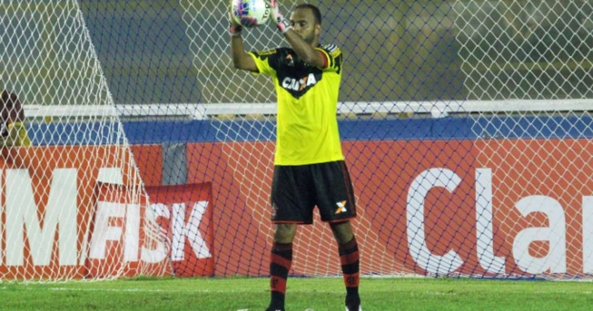 Ex-jogador Alecsandro assina com a Globo