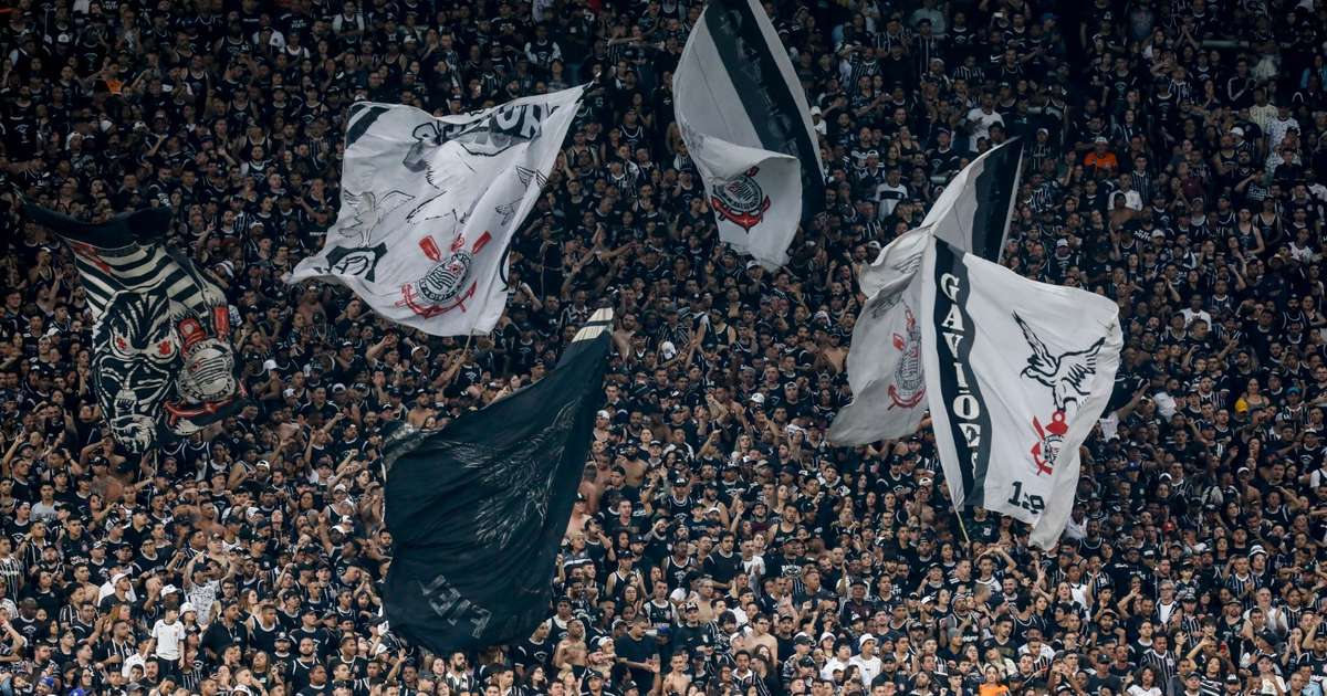 Torcida do Corinthians protesta após empate com o Atlético-MG: 