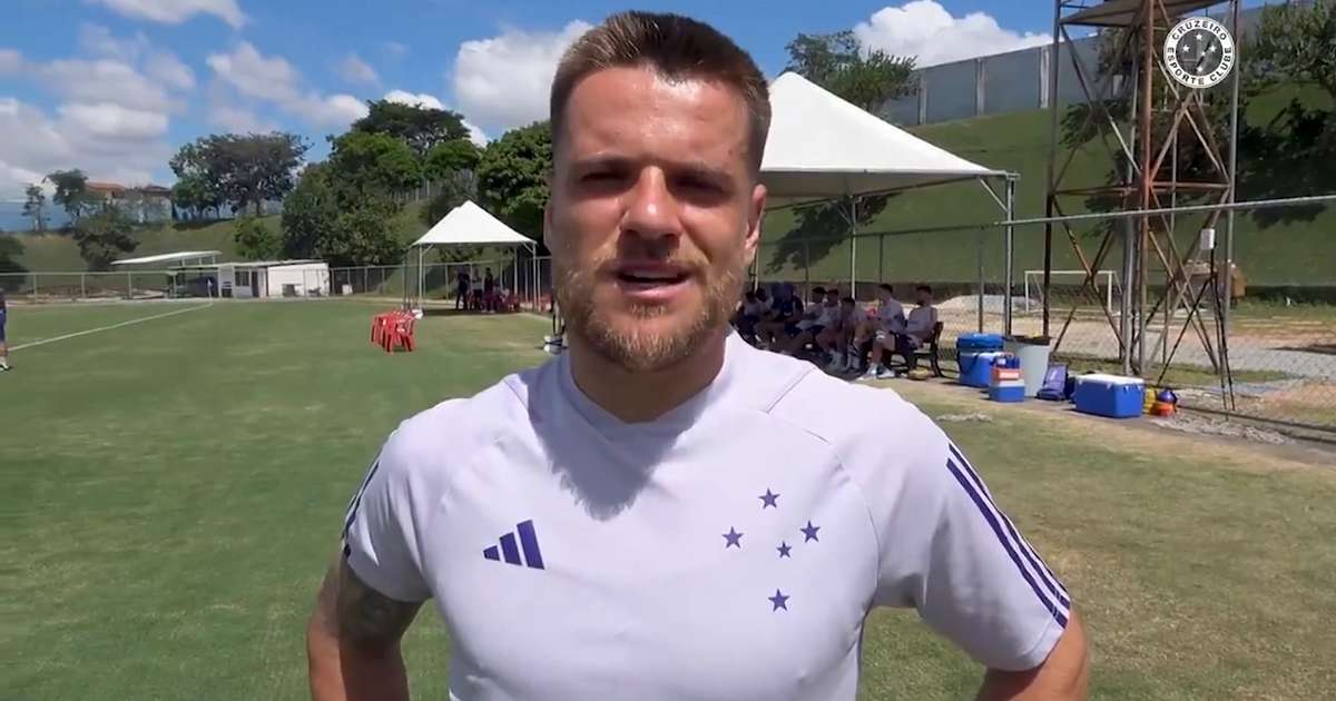 Lesionado, Ramiro viaja com elenco do Cruzeiro a Curitiba e prega união