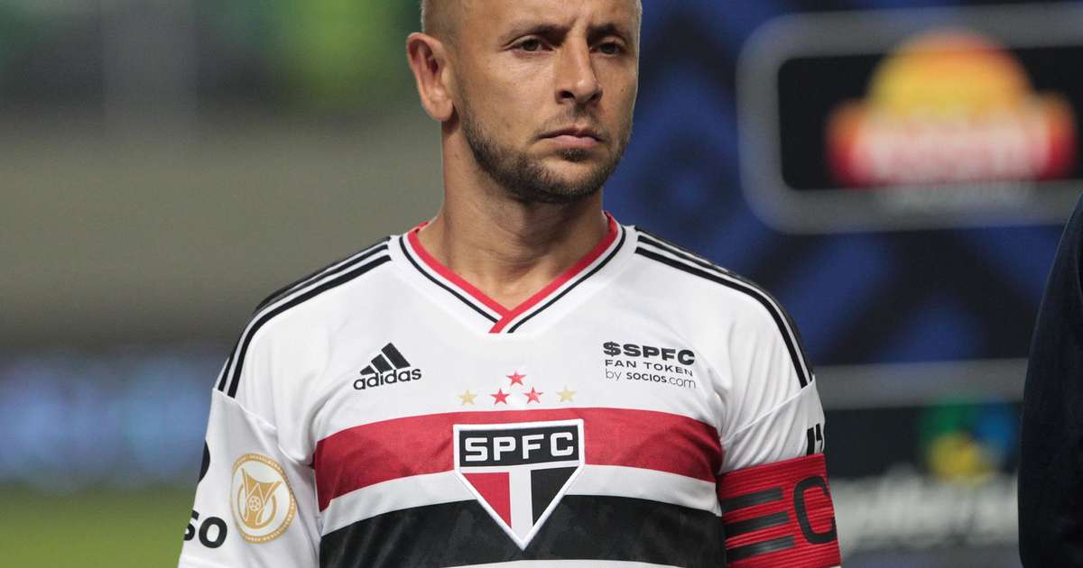 Rafinha pode pegar até 6 jogos de suspensão por chamar Claus de 