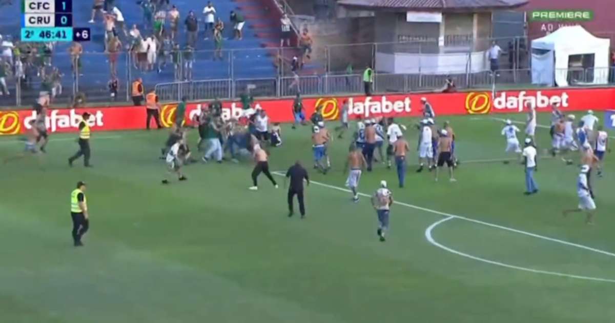 Coritiba x Cruzeiro tem cenas de selvageria em campo