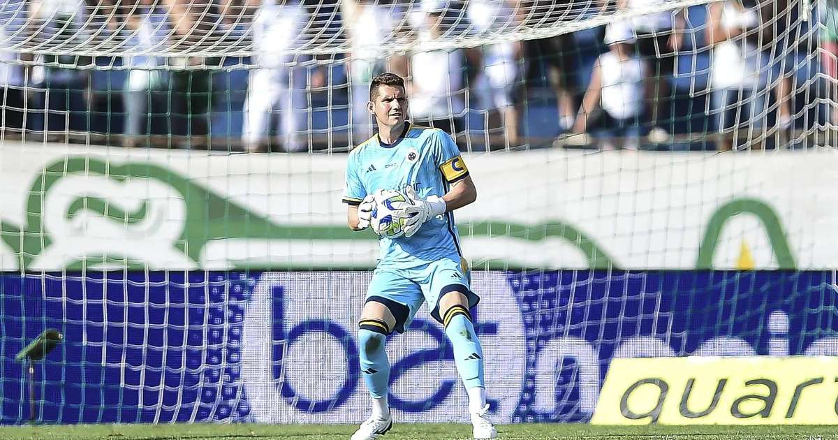 Rafael evita falar sobre briga de torcedores e promete dar a vida para salvar o Cruzeiro