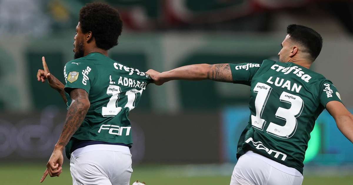 Torcida do Palmeiras reencontra Luiz Adriano pela primeira vez após saída turbulenta
