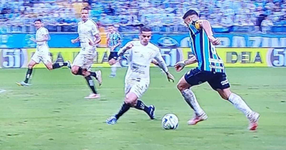 Com um jogador a menos, Corinthians vence na Arena e frustra o Grêmio