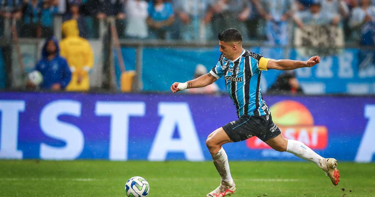 Grêmio não aproveita vantagem numérica e desperdiça chance de ser líder