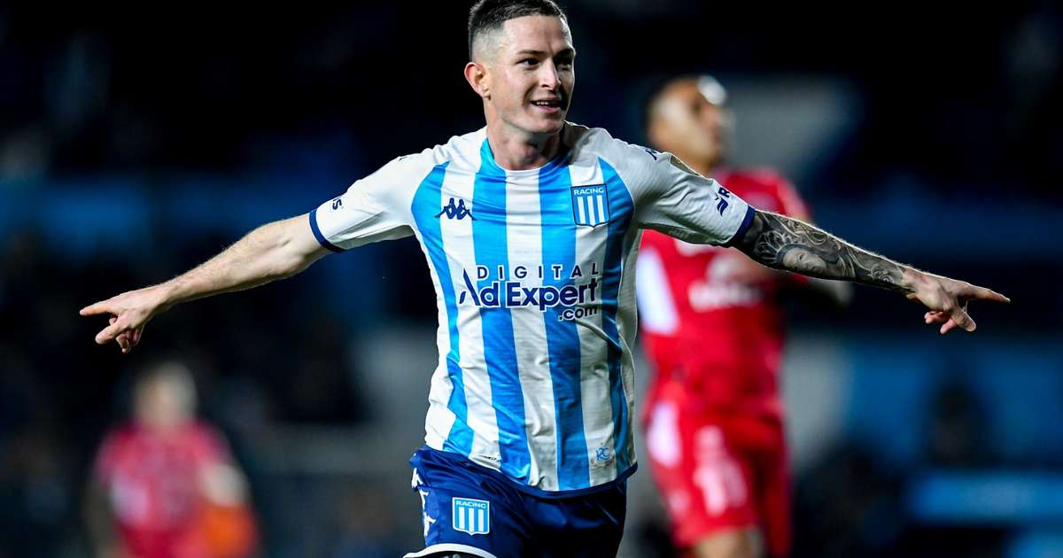 Volante chega ao Brasil para acertar o contrato com o Palmeiras; confira