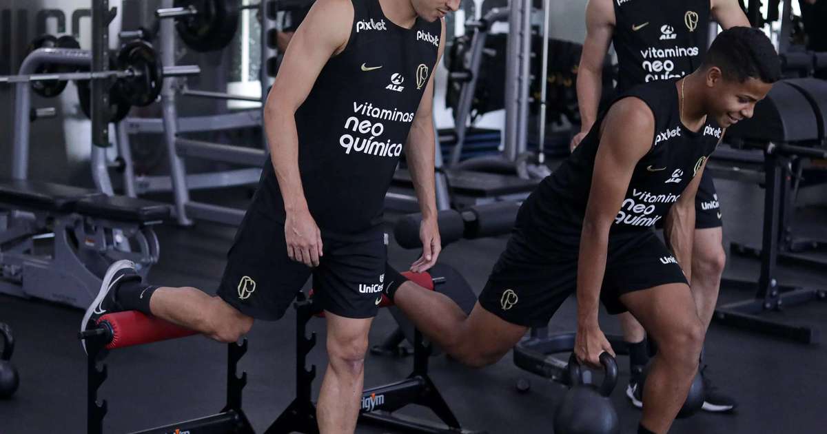 Cássio, Veríssimo, Giuliano e Renato Augusto ficam na parte interna em reapresentação do Corinthians