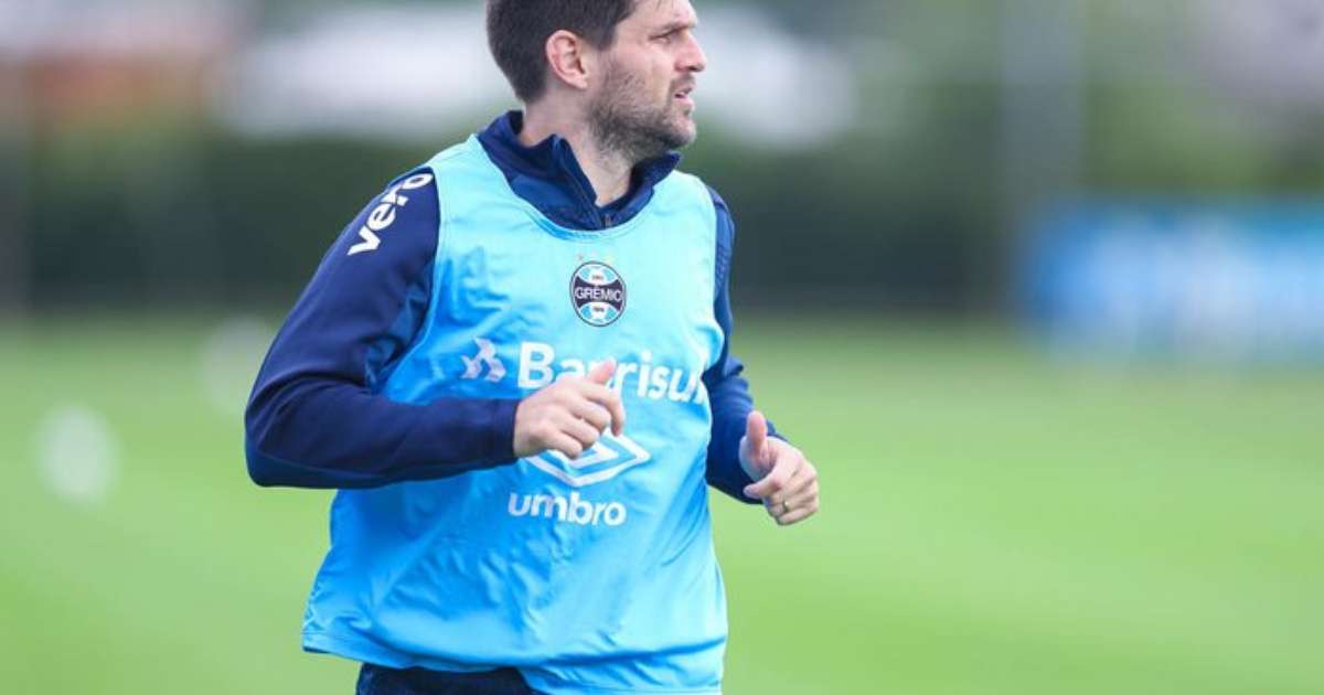 Grêmio treina no feriado, e Kannemann sente desconforto na coxa